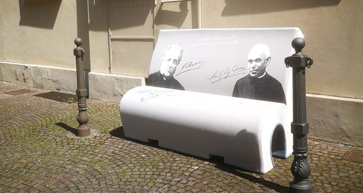 A Tortona sono arrivate la “Panchine Letterarie”. Le immagini