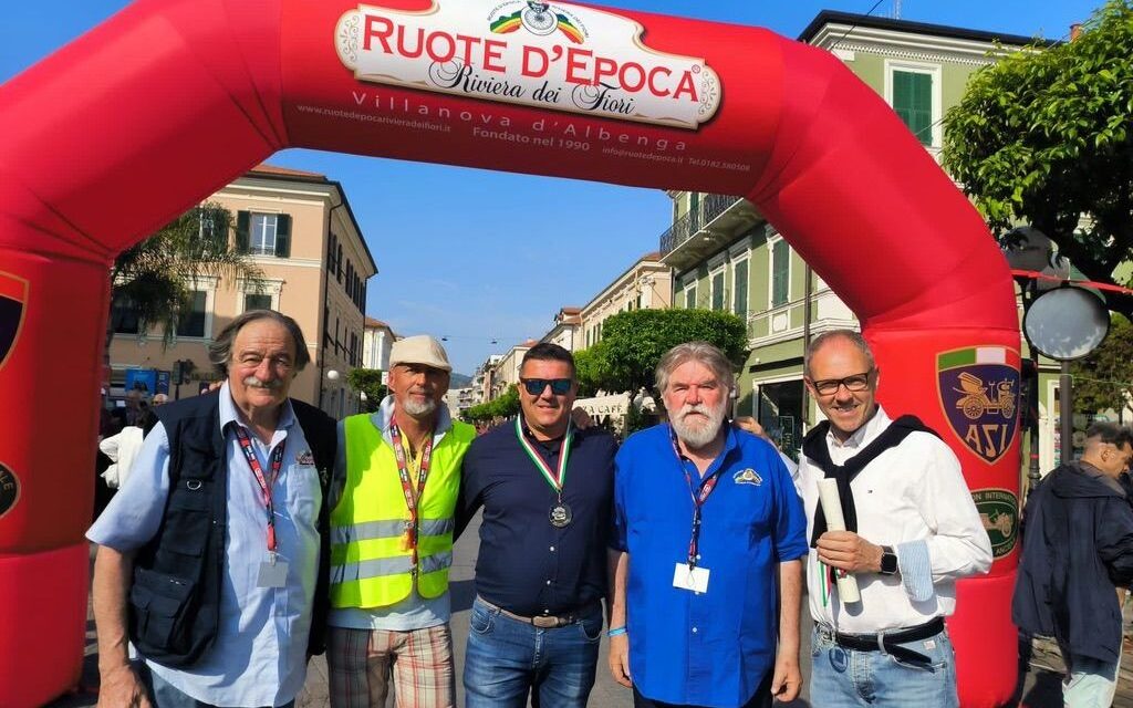 Un successo il Raduno di auto e moto d’epoca a Diano Marina. Le immagini