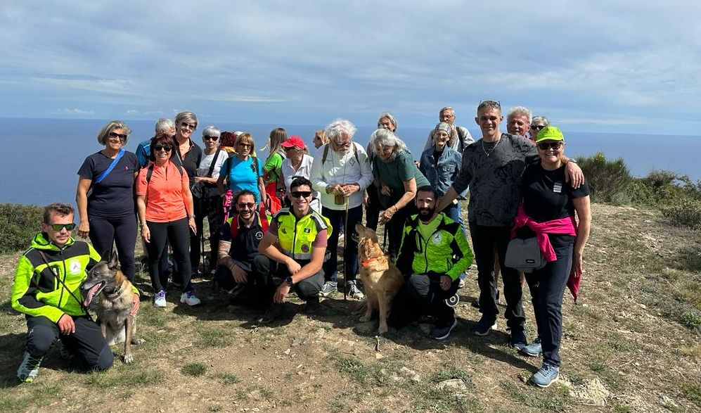 Ginestre in fiore a San Bartolomeo, grande successo per l’escursione