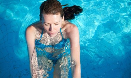 Abusi edilizi a Tortona: piscina in vetroresina non autorizzata viene sanata dietro pagamento