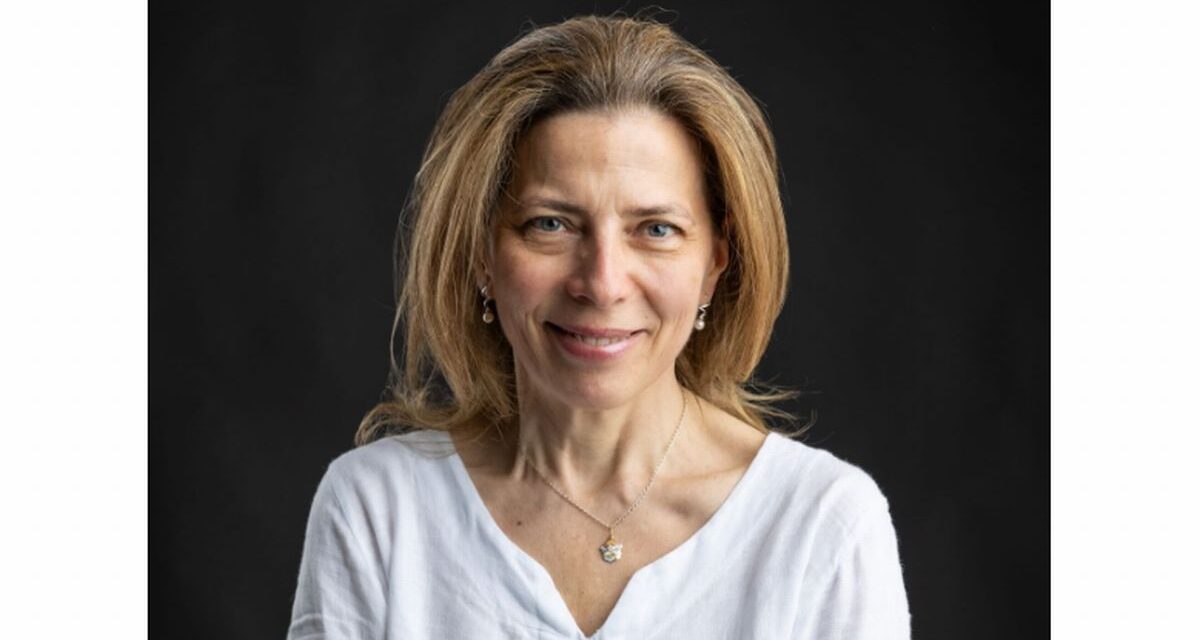 A Cervo, città che adora, Raffaella Romagnolo sabato presenta il libro “Di Luce Propria”