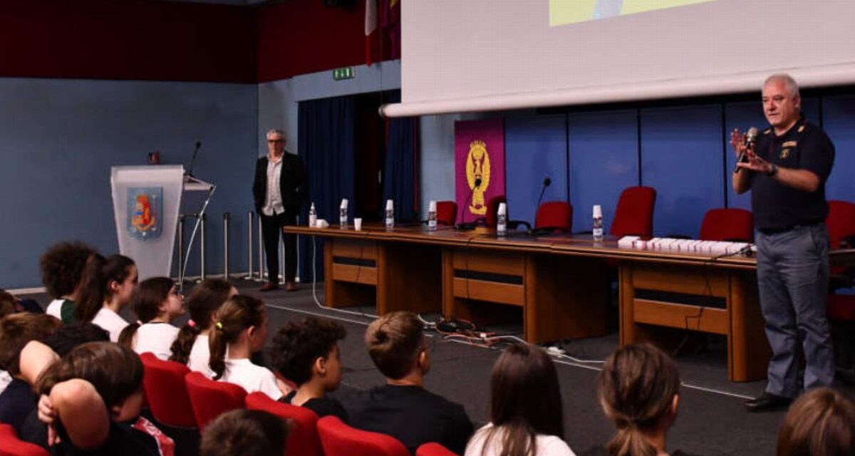 1340 studenti di Alessandria hanno il patentino della Polizia per usare lo smrtphone, gli altri no