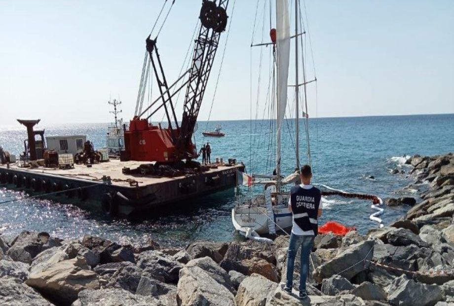 Concluse le operazioni di recupero e messa in sicurezza dell’imbarcazione francese a San Lorenzo