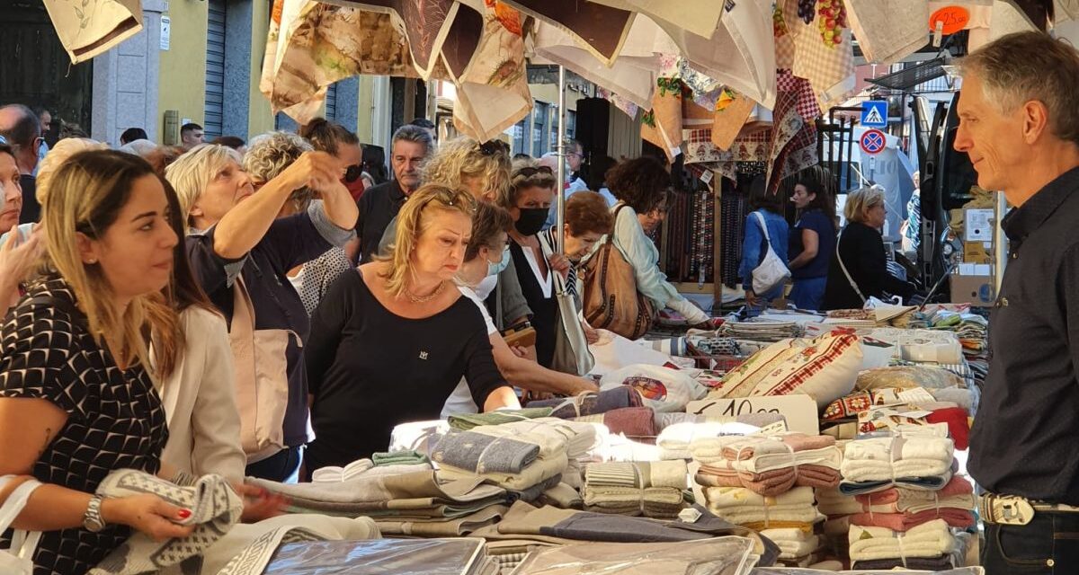Domenica tornano “Gli Ambulanti di Forte dei Marmi®” a Salice Terme con i prodotti di qualità