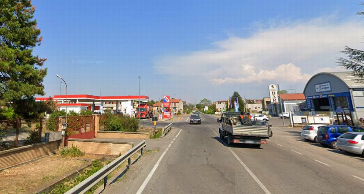 Violento schianto fra due auto sulla Circonvallazione di Tortona chiusa per tre ore. Tre anche i feriti