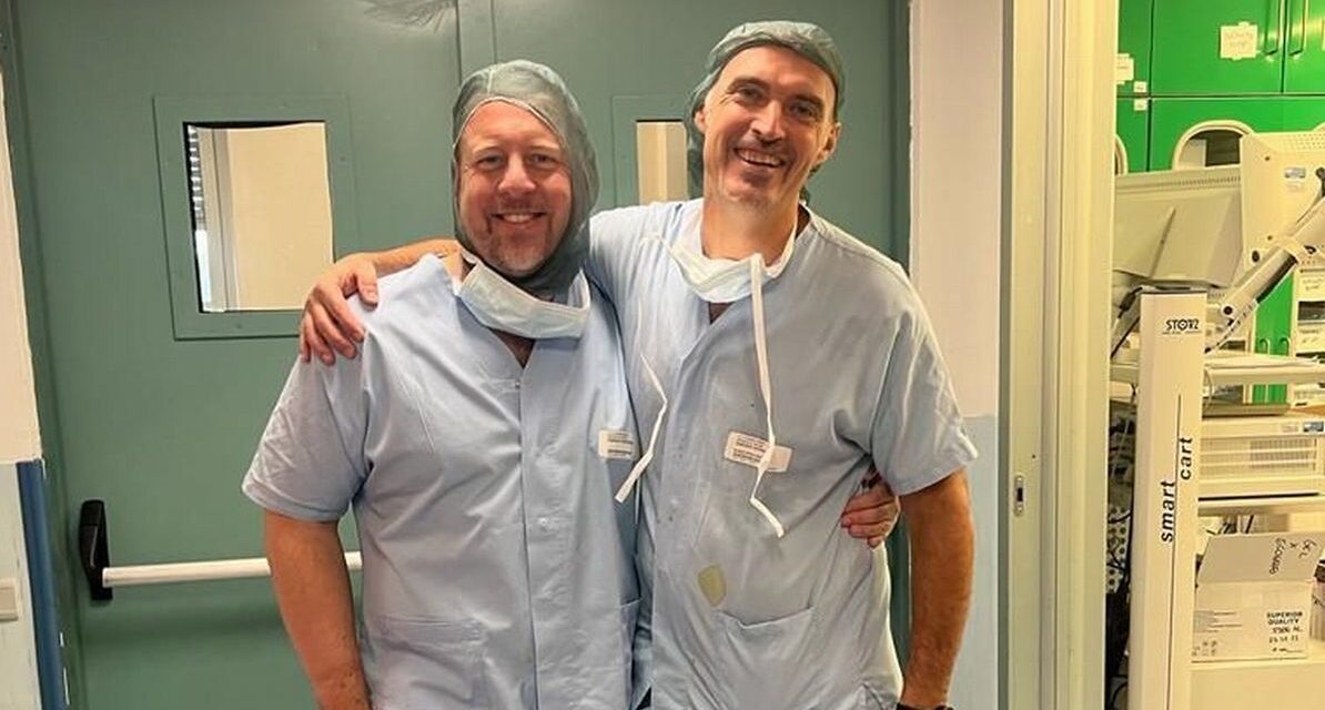 L’ Ortopedia di Tortona fa scuola  col  famoso chirurgo Chris Roberts, esperto di robotica e il primario Bonzanini