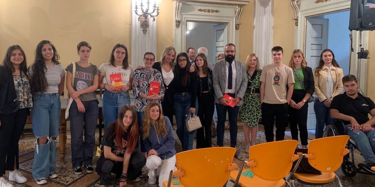 Bella iniziativa a Tortona dei giovani del Marconi e dell’Anpi