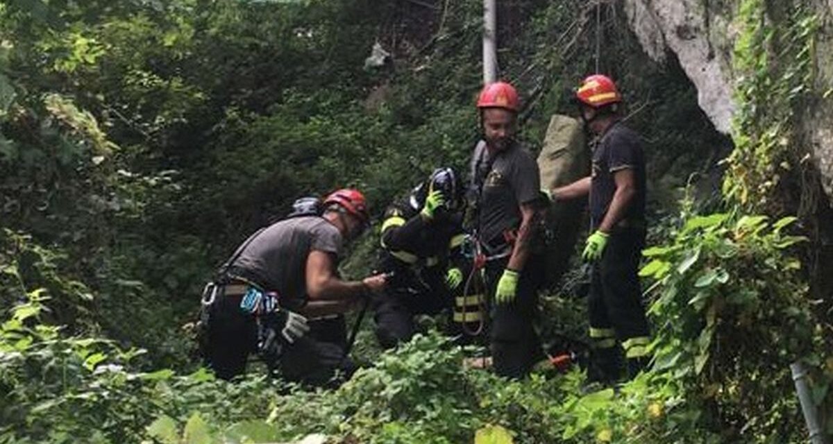 Cade in un dirupo a Gavi, salvato dai Vigili del Fuoco di Novi Ligure