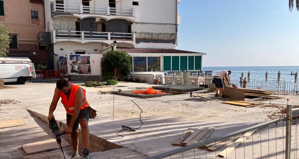 Sono in corso ad Alassio i lavori di ristrutturazione di Piazza Airaldi e Durante
