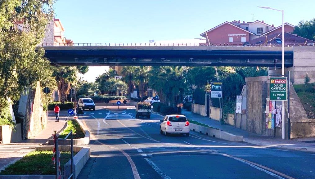 Al via il posizionamento dei tubi sul ponte di via Roma a San Bartolomeo