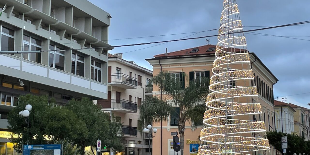 Quasi 50 eventi natalizi in un mese a Diano Marina a partire da Sabato 6 con l’accensione delle  Luminarie