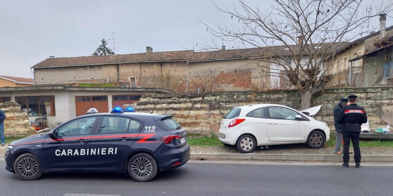 Ad Occimiano quest’auto finisce contro un albero, ferito il guidatore