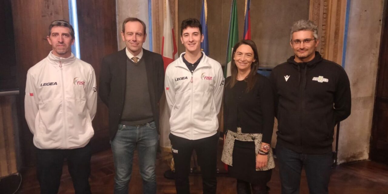 Ad Alessandria la consegna della pergamena in onore di Luca Borromeo, campione mondiale di Team Cross