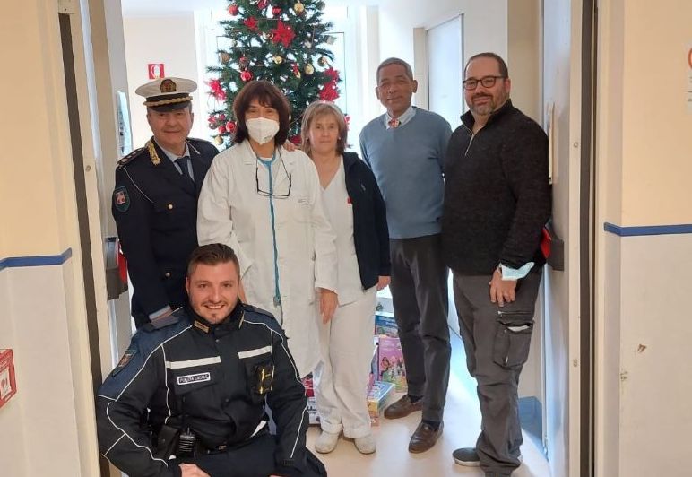 La Polizia Municipale di Novi Ligure ha incontrato i bambini in ospedale
