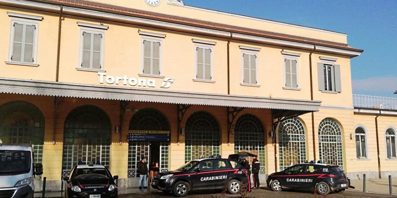 Controlli dei Carabinieri alla stazione di Tortona per garantire la totale sicurezza