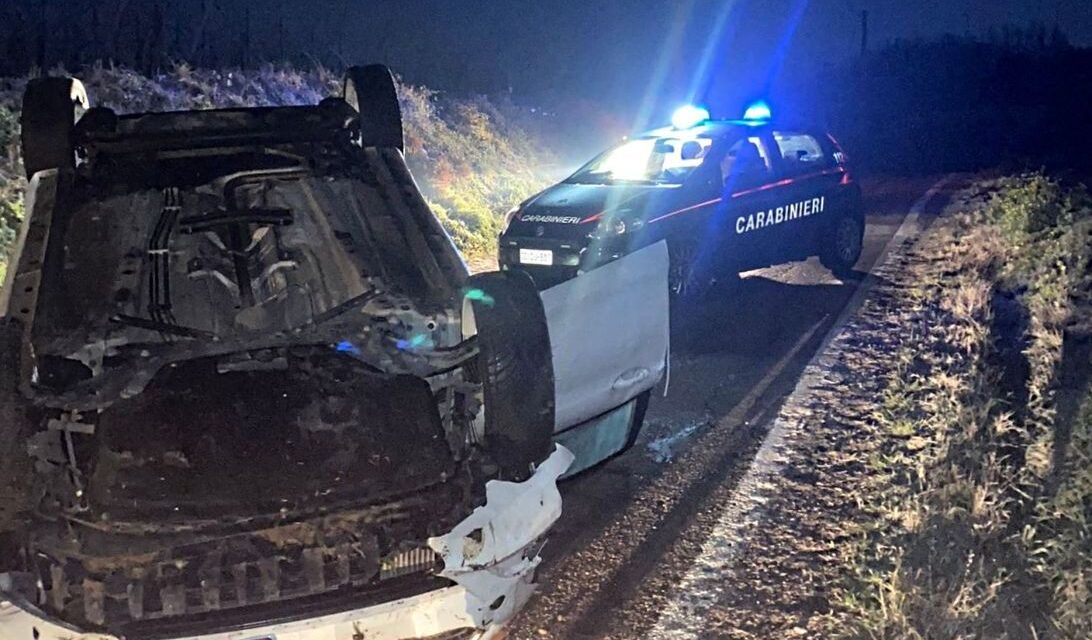 Incidente nella notte a Monleale con quest’auto ribaltata, intervengono i Carabinieri di Viguzzolo