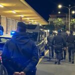 Nasconde la cocaina nelle parti intime e sotto il letto: sudamericano arrestato dalla Polizia