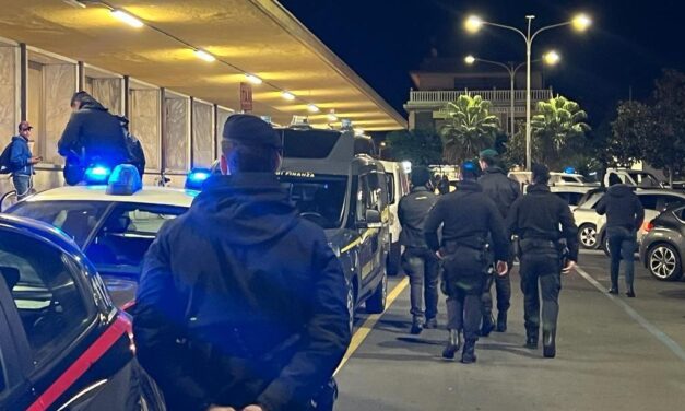 Nasconde la cocaina nelle parti intime e sotto il letto: sudamericano arrestato dalla Polizia