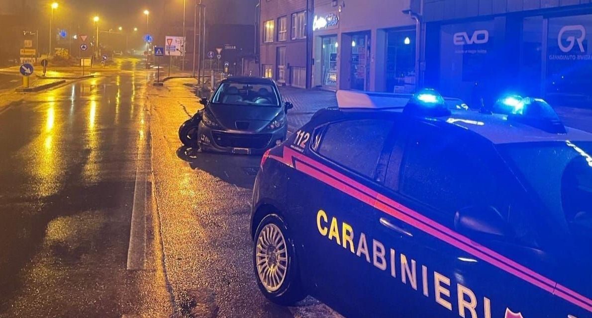 Tortona, perde il controllo dell’auto e finisce fuori strada, intervengono i Carabinieri