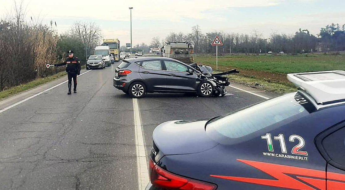 Novi Ligure, schianto frontale fra due auto, intervengono  Carabinieri