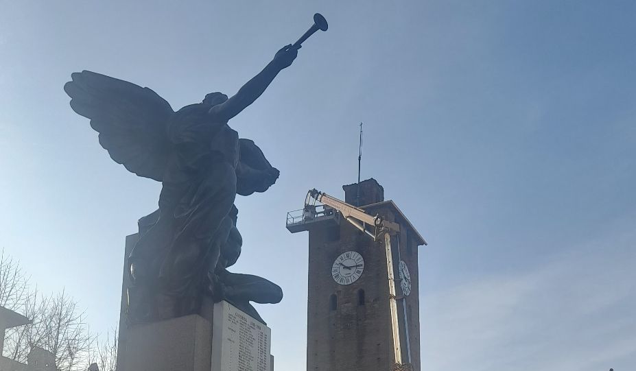 A Pontecurone viene sistemato il tetto della Torre viscontea del XIV secolo