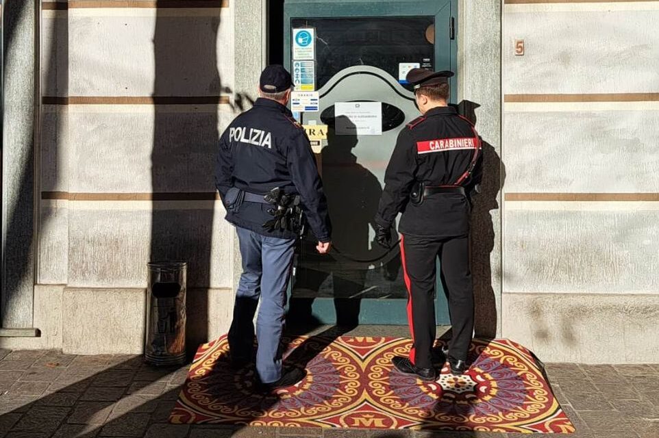 Polizia e  carabinieri chiudono un bar a Novi Ligure per un mese