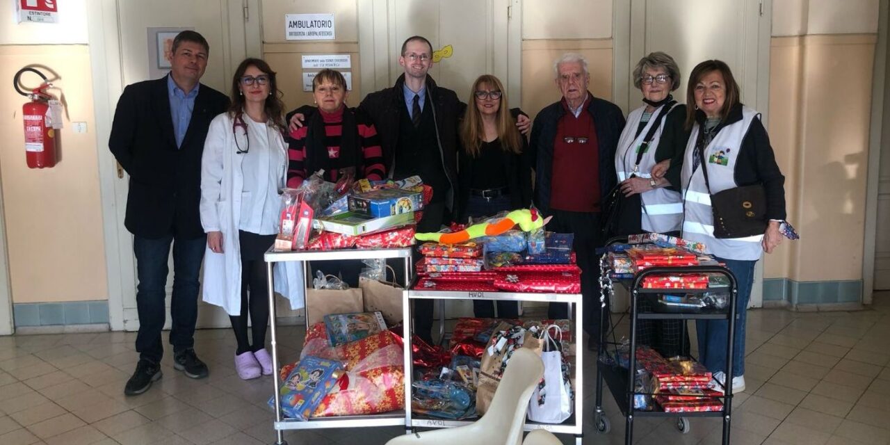 Giocattoli per i giovani pazienti dell’Ospedale Infantile