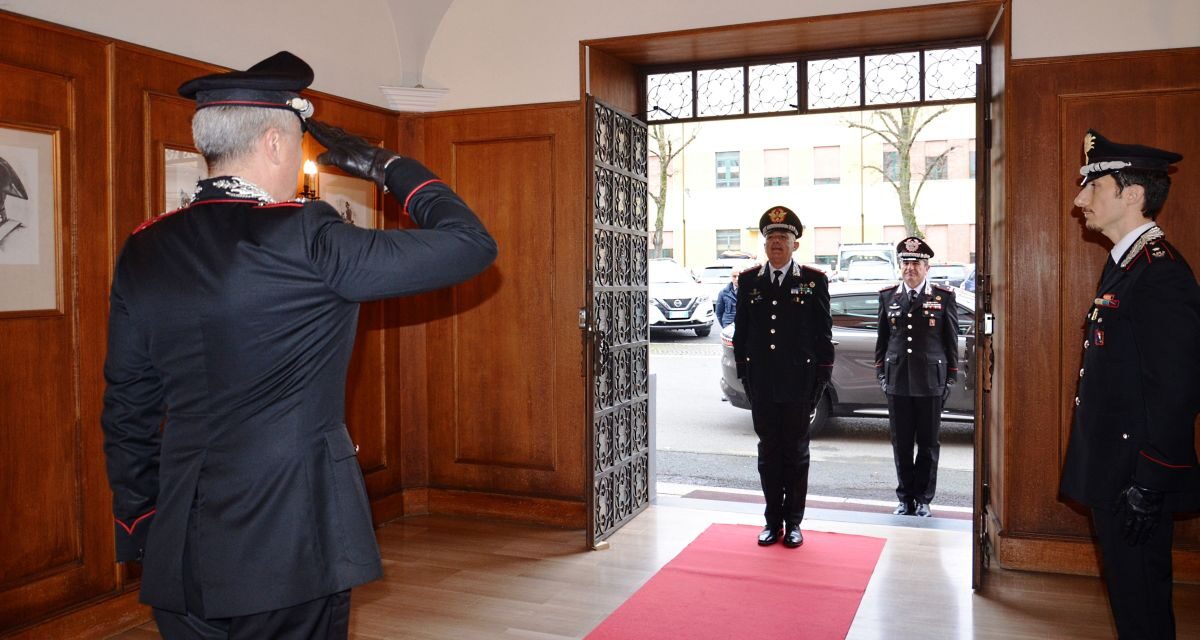 Il Generale di Corpo d’Armata Gino Micale in visita al Comando Provinciale di Alessandria per il saluto di commiato dopo una vita nell’Arma dei Carabinieri.