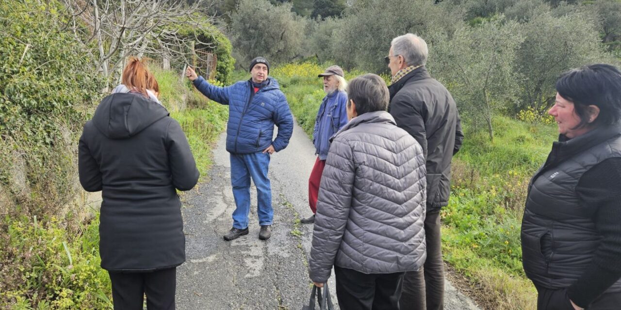 Imperia, sopralluogo dell’Assessore Gaggero a Montegrazie insieme ai residenti: “Avanti con la piccola manutenzione. 