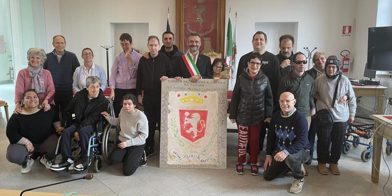 I ragazzi del Minifal di Tortona hanno ringraziato il Comune con una tavola con lo stemma cittadino