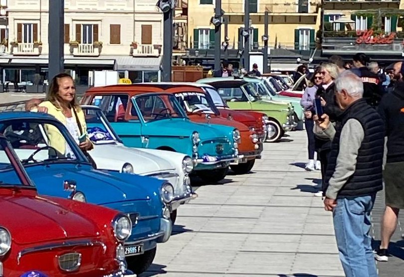 Una nuova piastrella per il Muretto di Alassio, dedicata al Bianchina Club