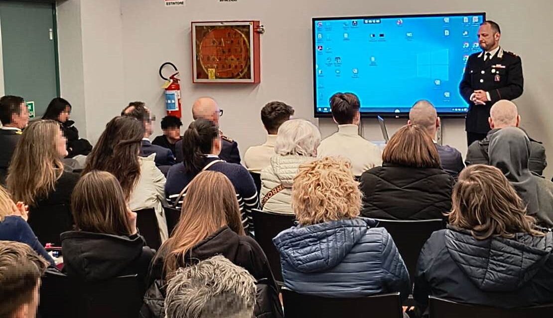 Carabinieri e Forze dell’Ordine incontrano gli studenti del Liceo Amaldi