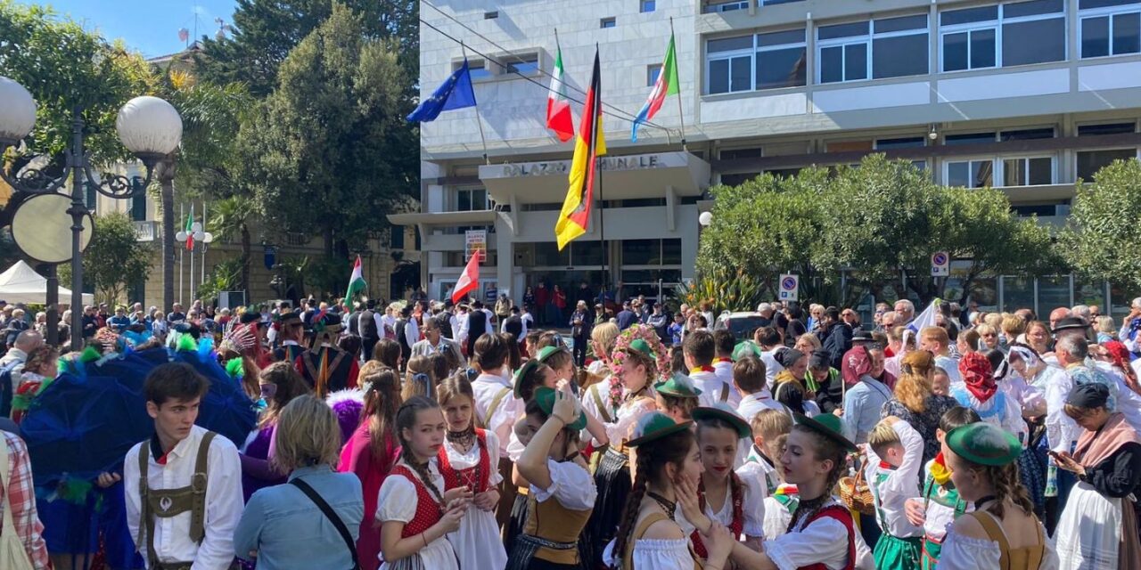 Successo del festival del Folclore a Diano Marina, giovedì la seconda tappa