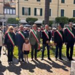 Sabato Diano Marina celebra il 25 aprile premiando gli alunni e portando corone in tutto il Golfo. Il programma