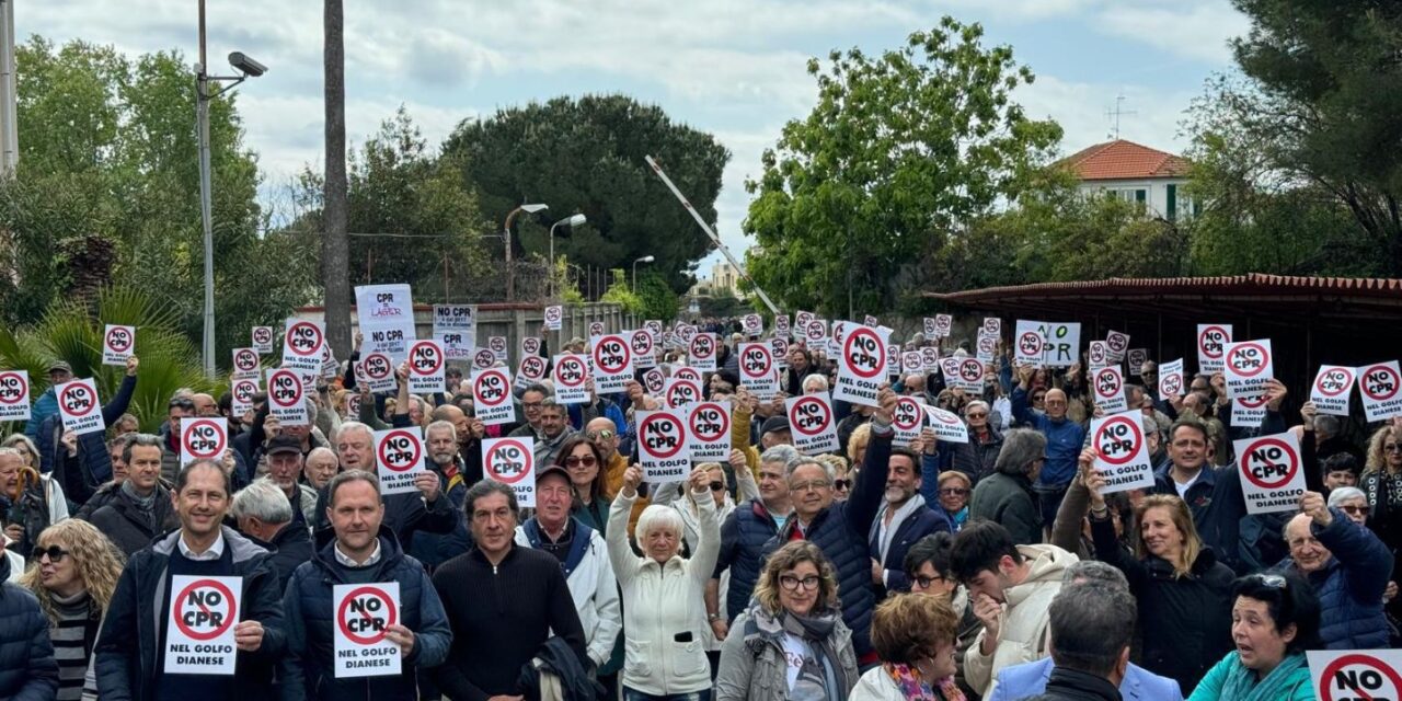 Sindaci e abitanti gridano in coro “No al CPR nel Golfo Dianese” ma non può bastare, servono i politici!