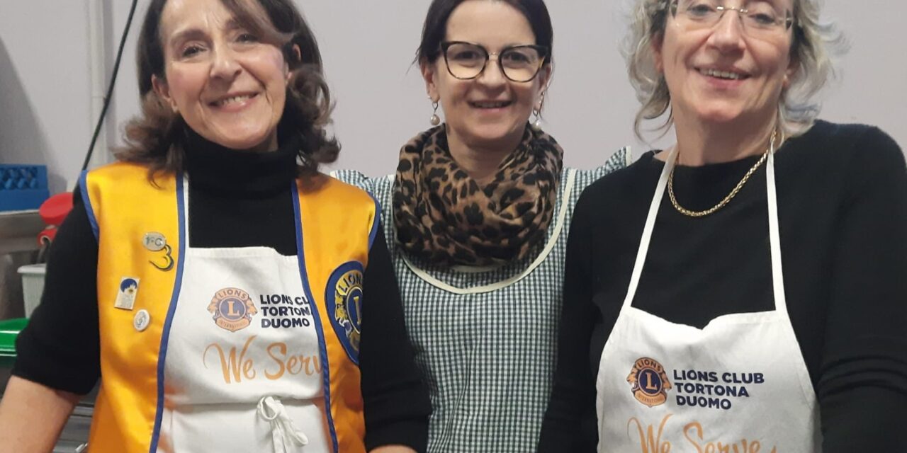 I soci del Lions Club Tortona Duomo volontari alla mensa della Caritas