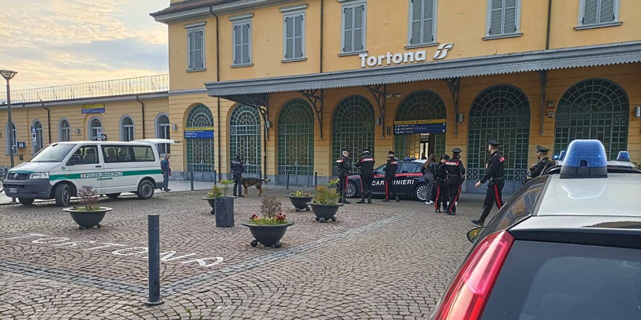 Controlli dei Carabinieri alla stazione di Tortona e in centro: i risultati con alcune persone finite nei guai
