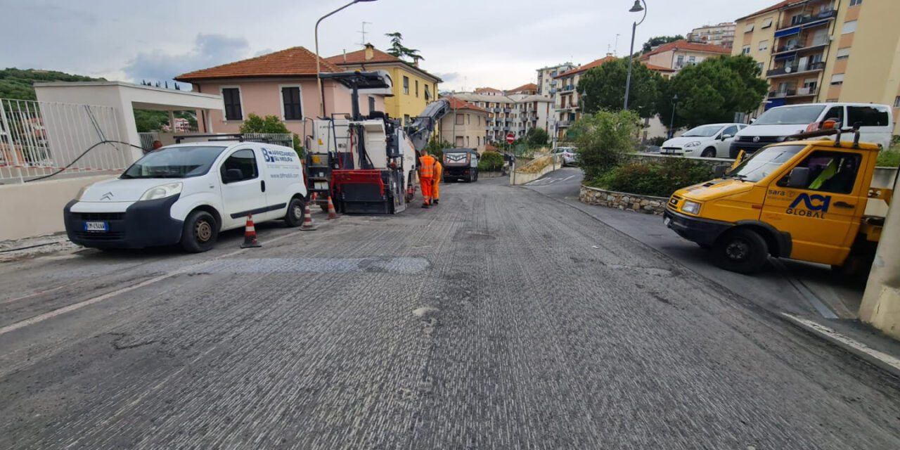 Imperia, lavori di asfaltatura di Via Verdi a Porto Maurizio