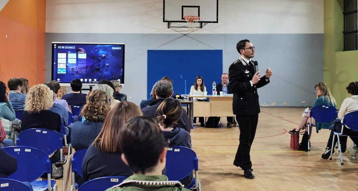  Il Capitano Domenico Lavigna relatore nella conferenza all’Istituto Comprensivo Tortona B.