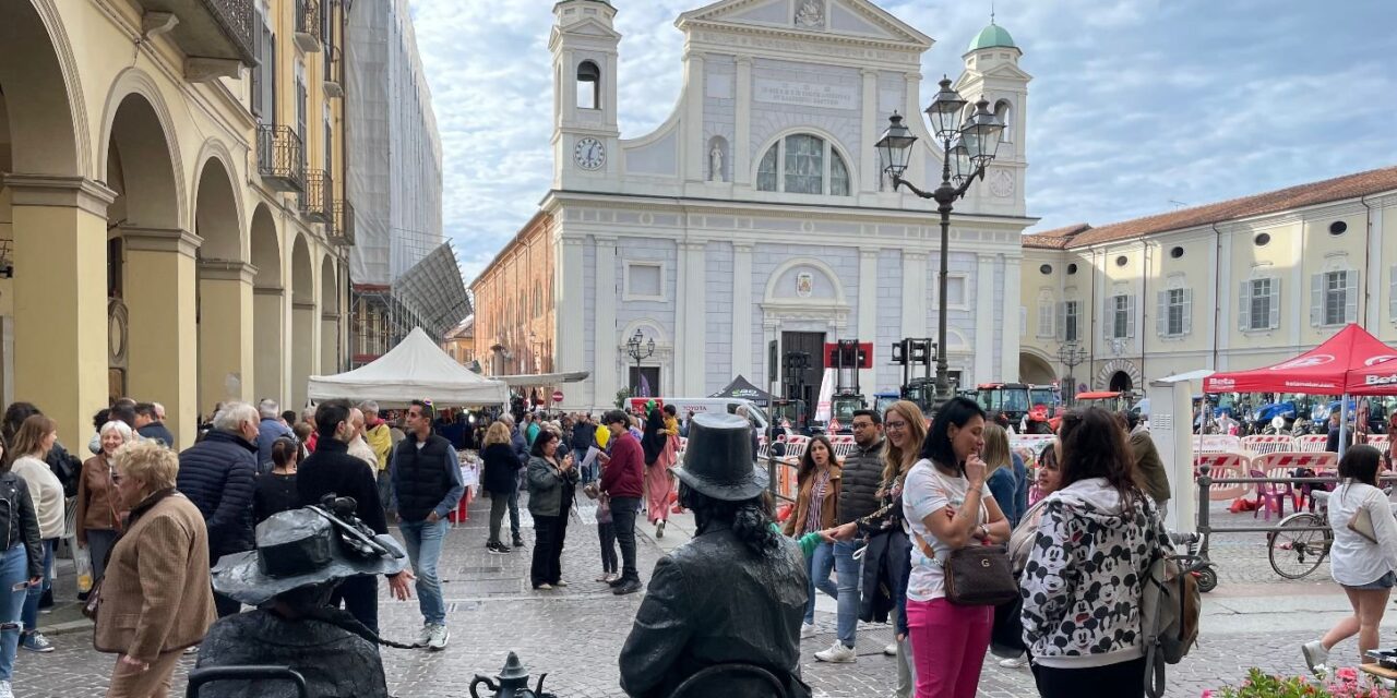 Tantissima gente a Tortona per la festa Patronale di Santa Croce che si è rivelata un successo