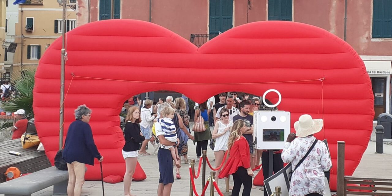 Un successo il “Photo Booth Romantico” per la “Notte Romantica” laiguegliese