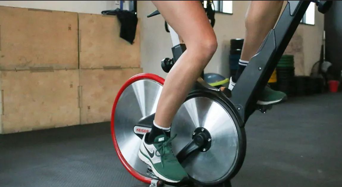 Brucia calorie e divertiti: tutto quello che devi sapere su spin bike e bici da spinning