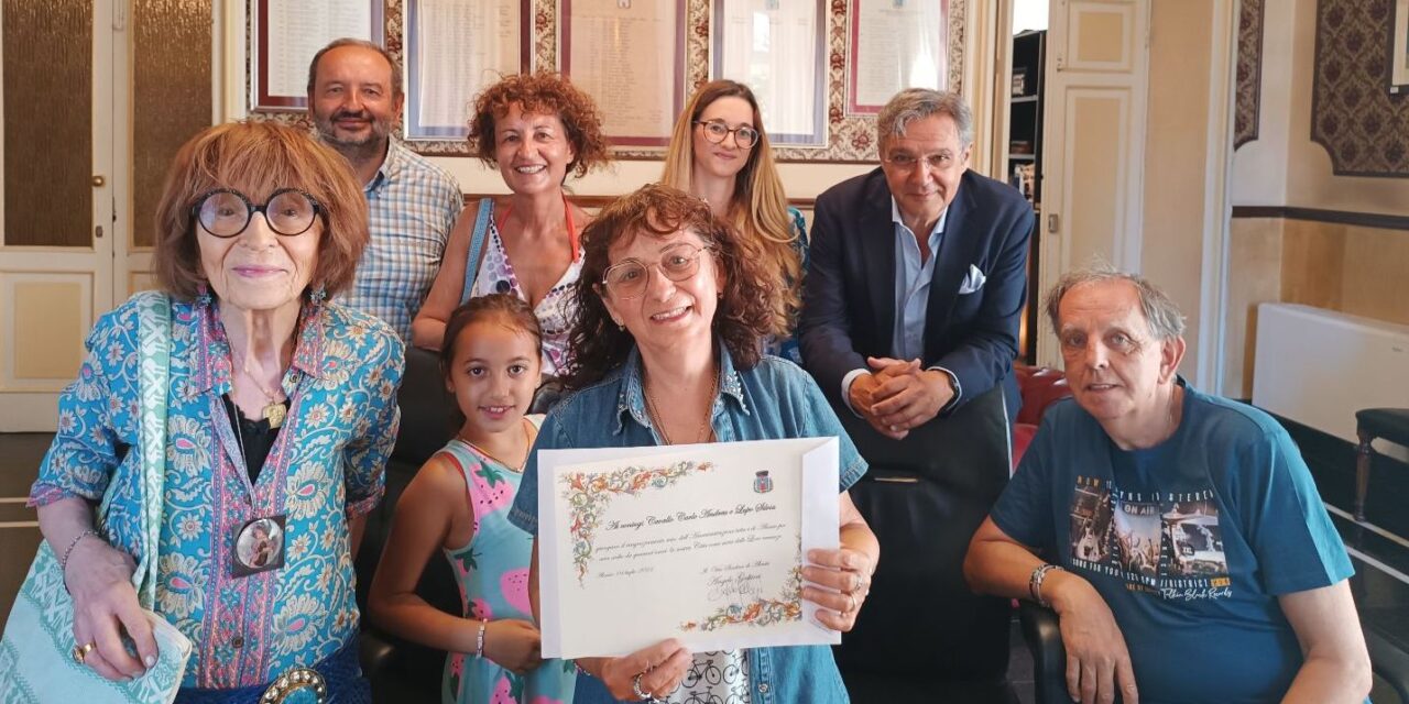 Angela Michelis va in vacanza da 58 anni ad Alassio e per questo è stata premiata dal Comune