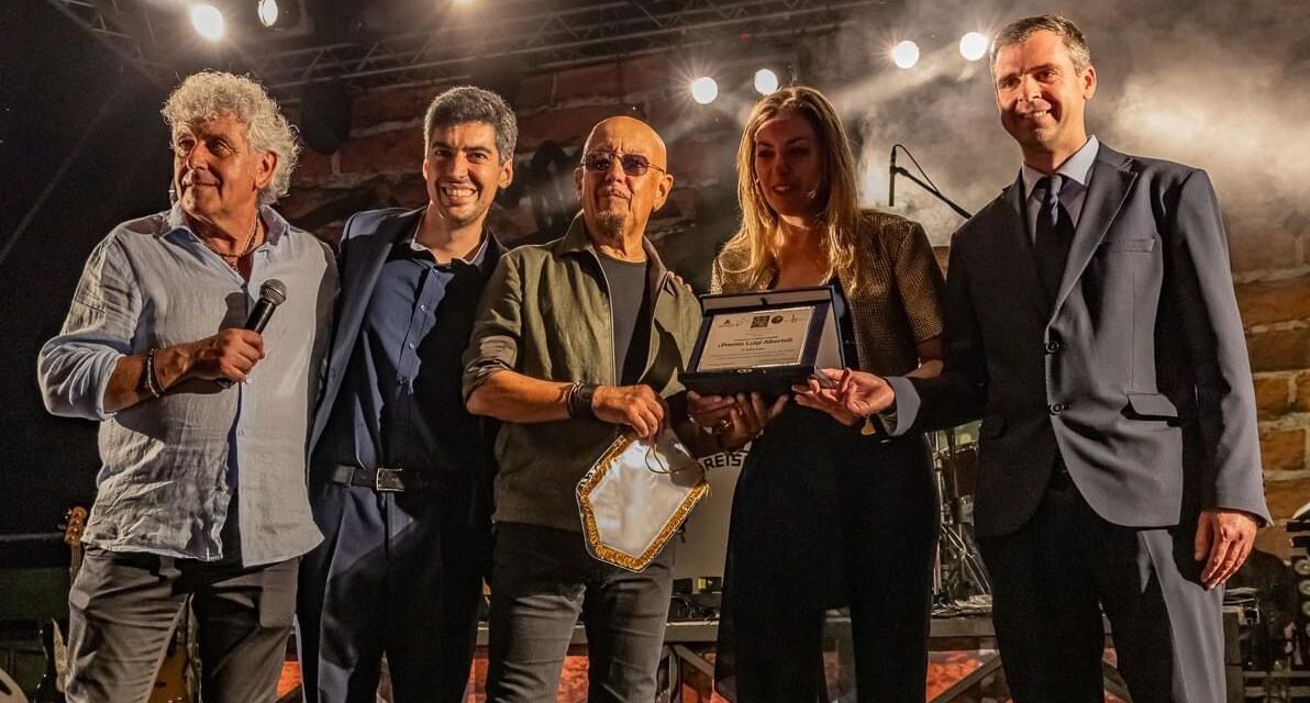 Grande successo per il concerto di Enrico Ruggeri a Tortona a favore dell’Associazione Enrico Cucchi