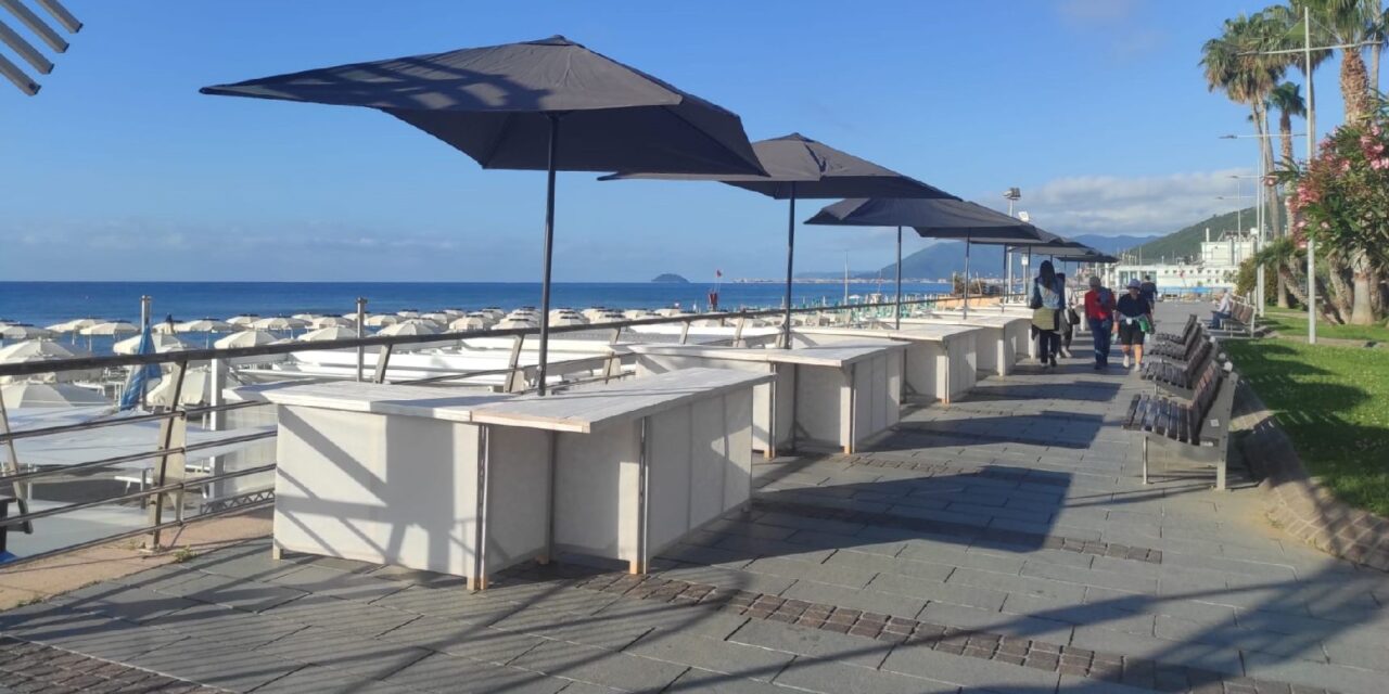 Shopping vista mare e musica itinerante sulla passeggiata di Loano torna il “Desbarassu de Loa”