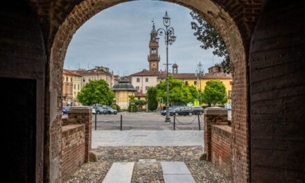 “Robi da Mat” a Casale Monferrato: la salute mentale scende in piazza con l’ODA tra camminata, arte e musica