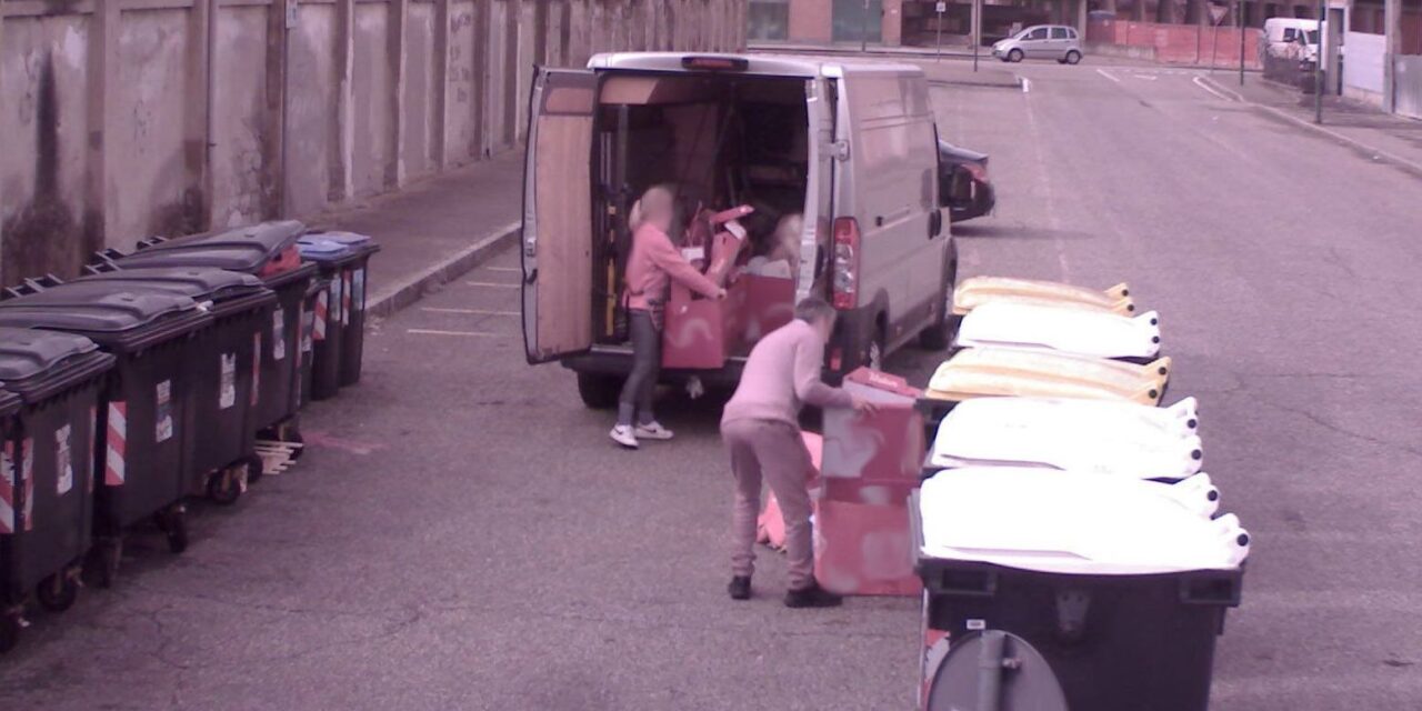 Abbandonano questi rifiuti a Casale Monferrato: multe ai trasgressori