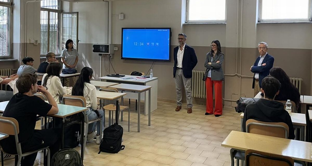 Tortona, il Sindaco Federico Chiodi e l’assessore Anna Sgheiz in visita alle scuole per l’apertura dell’anno scolastico