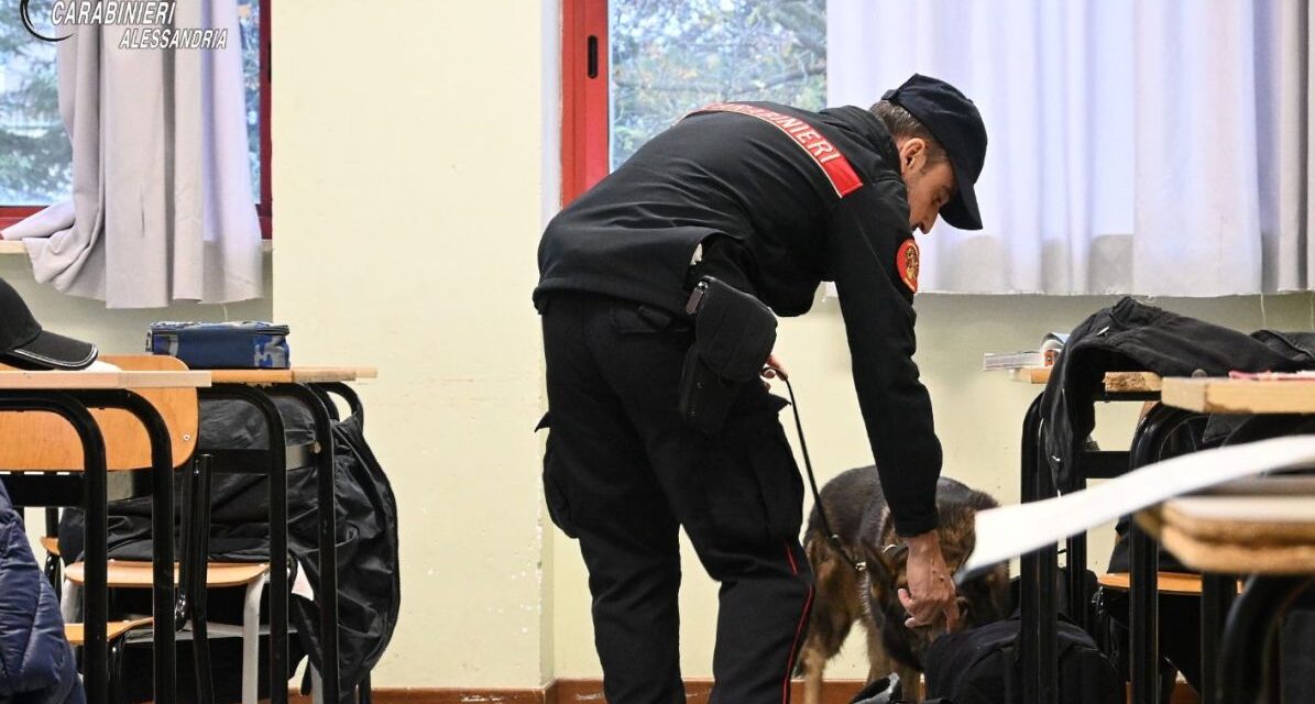 Controlli con i cani antidroga dei Carabinieri nelle scuole del Tortonese