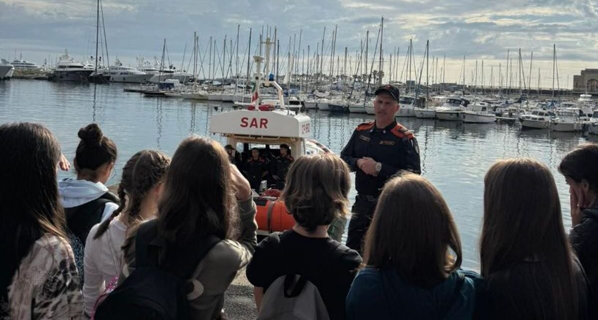 La Guardia Costiera e l’Associazione Delfini del Ponente ospitano le classi medie dell’I.C. Pieve di Teco